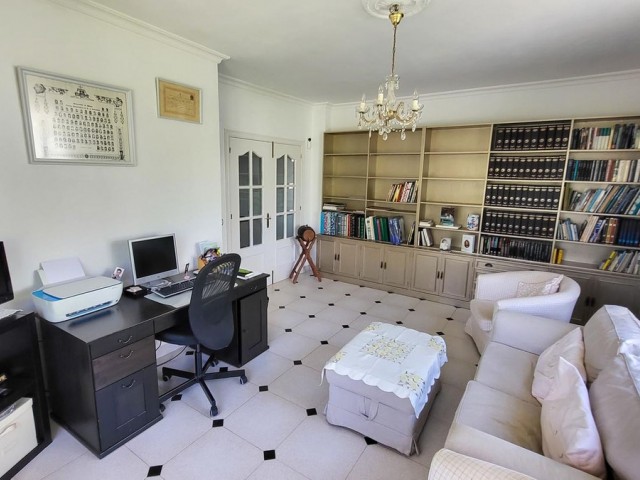 4 Sovrums Villa i Elviria