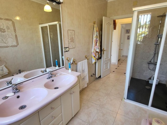 4 Sovrums Villa i Elviria
