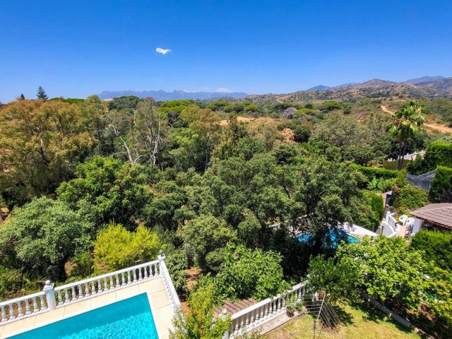 Villa con 4 Dormitorios  en Elviria