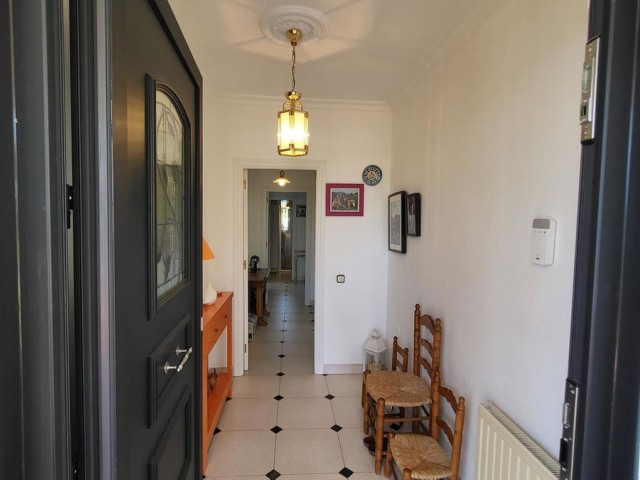 Villa con 4 Dormitorios  en Elviria