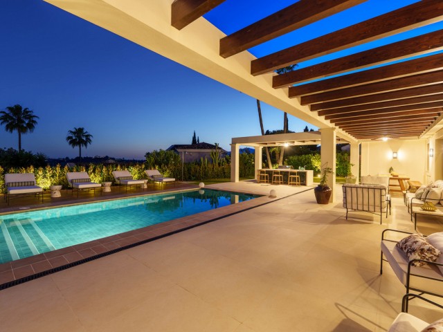 4 Schlafzimmer Villa in Nueva Andalucía