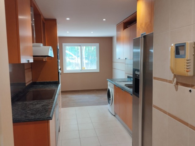 Apartamento con 3 Dormitorios  en Marbella