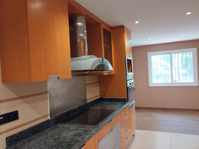 Apartamento con 3 Dormitorios  en Marbella