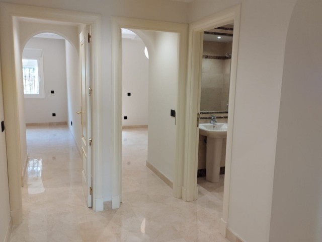 Apartamento con 3 Dormitorios  en Marbella