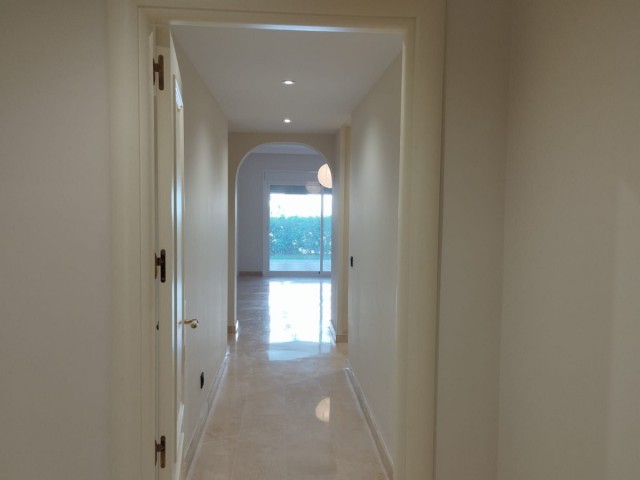Apartamento con 3 Dormitorios  en Marbella