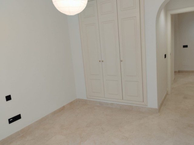 Apartamento con 3 Dormitorios  en Marbella