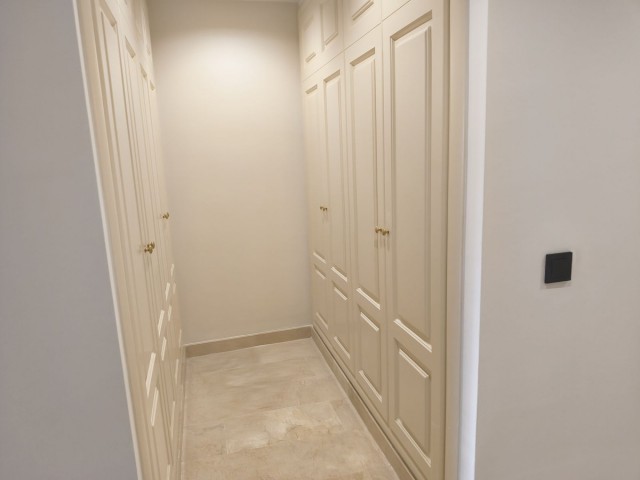 Apartamento con 3 Dormitorios  en Marbella