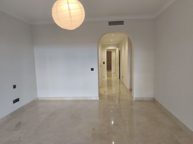 Apartamento con 3 Dormitorios  en Marbella
