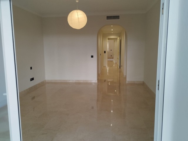 Apartamento con 3 Dormitorios  en Marbella