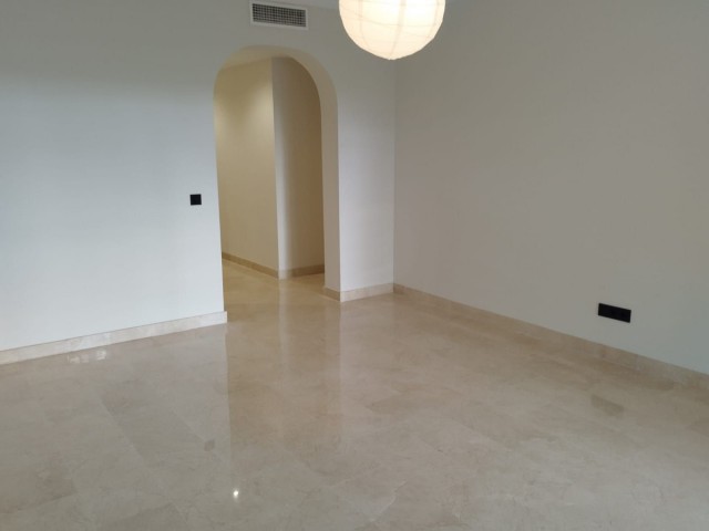 Apartamento con 3 Dormitorios  en Marbella