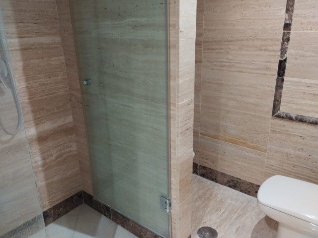 Apartamento con 3 Dormitorios  en Marbella