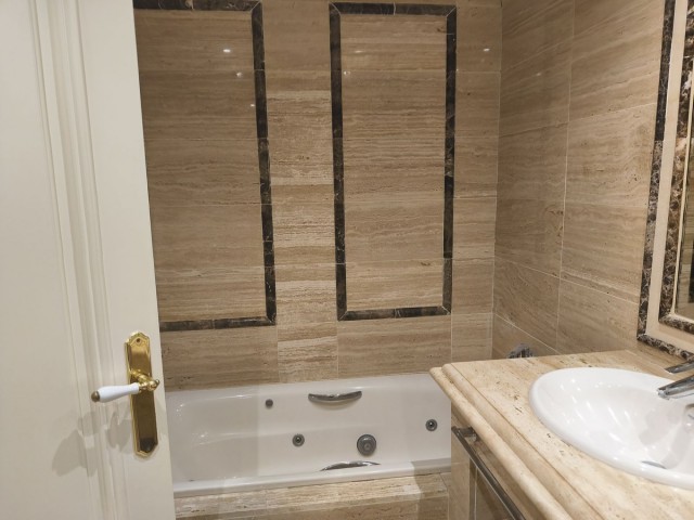 Apartamento con 3 Dormitorios  en Marbella