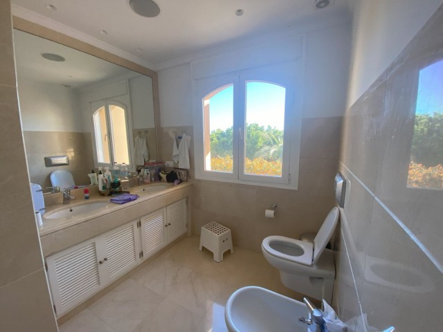 7 Sovrums Villa i Elviria