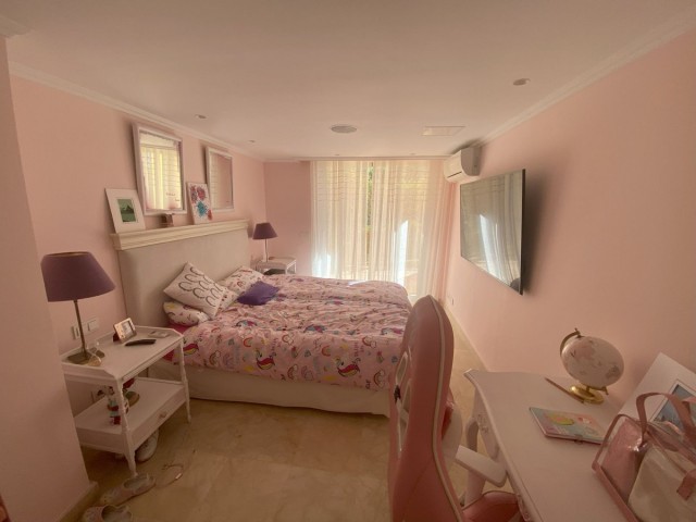 7 Sovrums Villa i Elviria