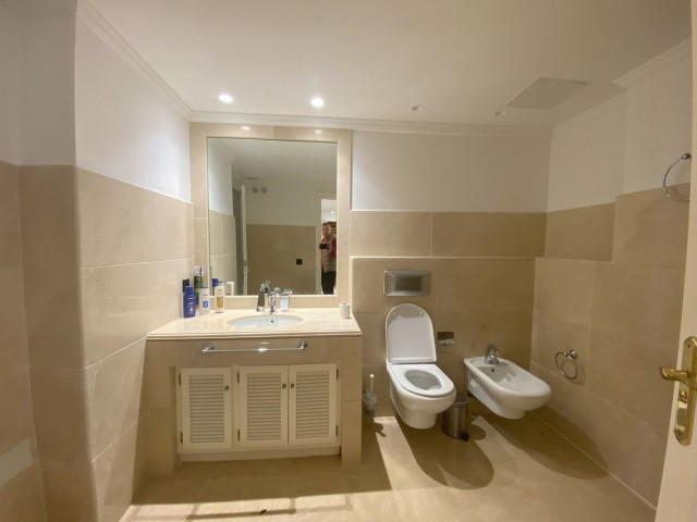 7 Sovrums Villa i Elviria
