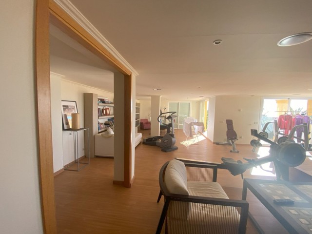 7 Sovrums Villa i Elviria