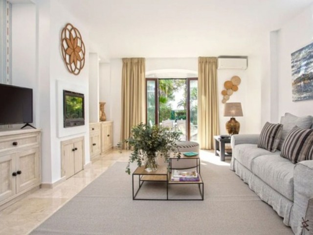 Maison mitoyenne avec 2 Chambres  à Estepona