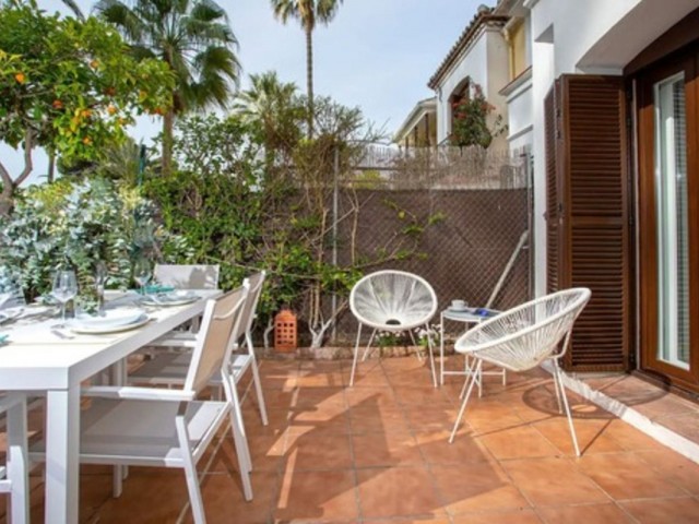 Maison mitoyenne avec 2 Chambres  à Estepona