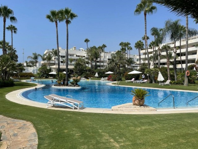 Apartamento con 3 Dormitorios  en Puerto Banús