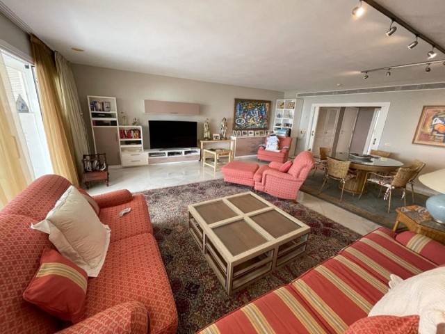 3 Makuuhuoneen Huoneisto Puerto Banús