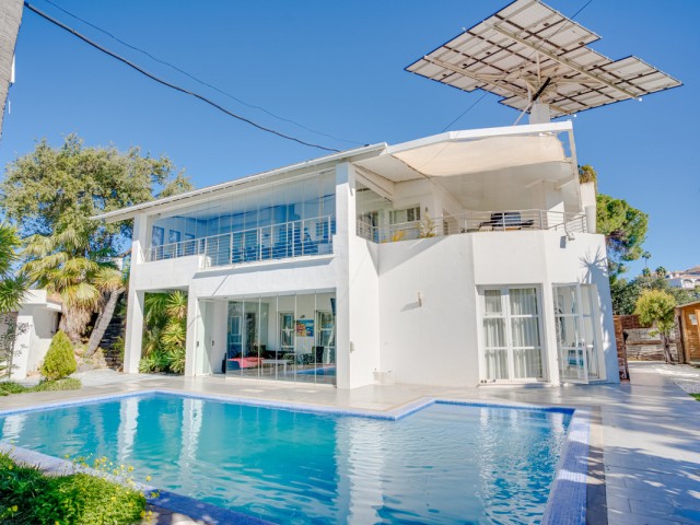 8 Sovrums Villa i Elviria