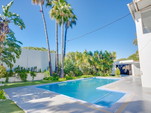 8 Sovrums Villa i Elviria