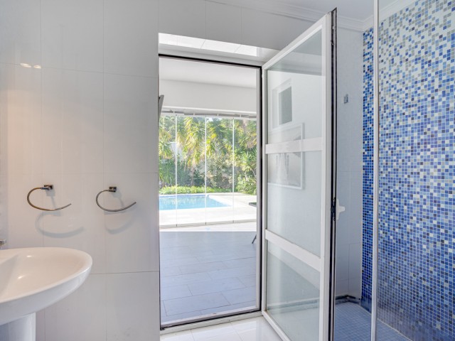 8 Sovrums Villa i Elviria