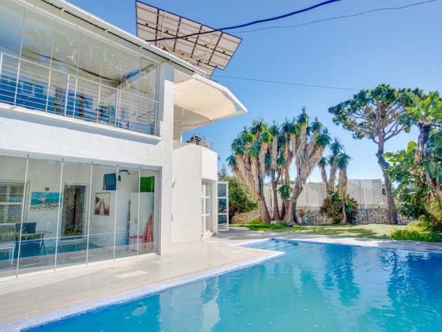 8 Sovrums Villa i Elviria
