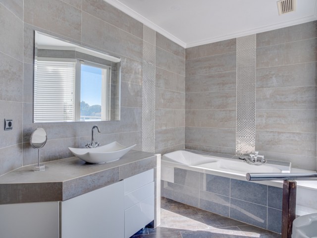 8 Sovrums Villa i Elviria