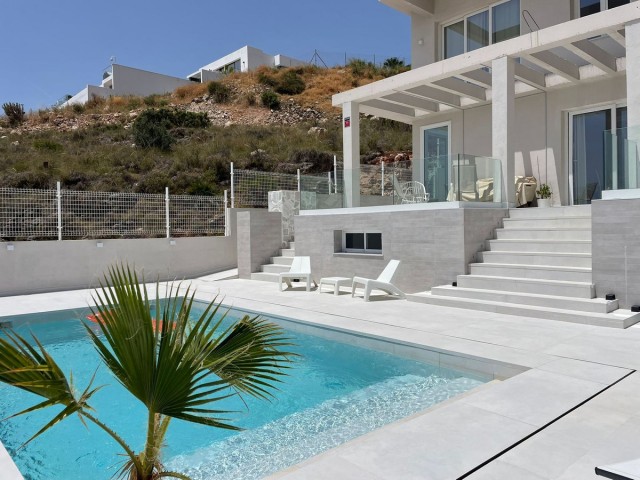 4 Bedrooms Villa in Benalmadena