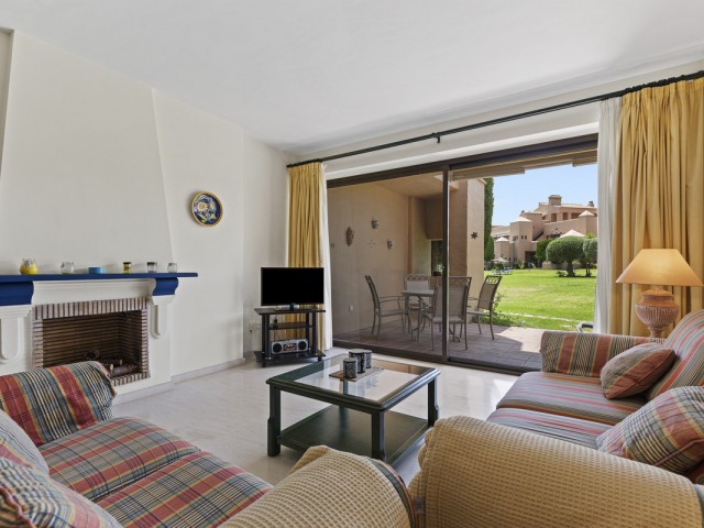 Apartamento con 2 Dormitorios  en Estepona