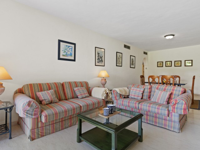 Apartamento con 2 Dormitorios  en Estepona