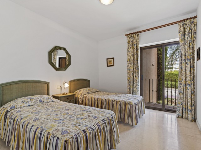 Apartamento con 2 Dormitorios  en Estepona