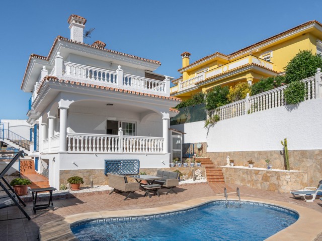 Villa con 5 Dormitorios  en Fuengirola
