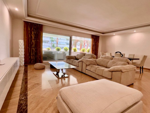 Apartamento con 2 Dormitorios  en Marbella