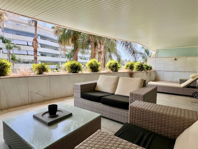 Apartamento con 2 Dormitorios  en Marbella