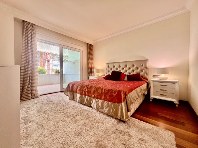 Apartamento con 2 Dormitorios  en Marbella