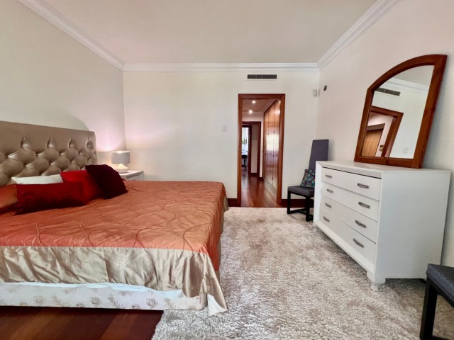 Apartamento con 2 Dormitorios  en Marbella