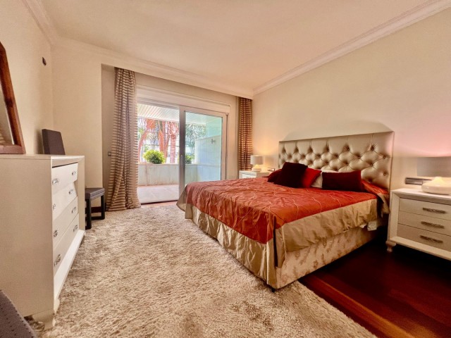 Apartamento con 2 Dormitorios  en Marbella
