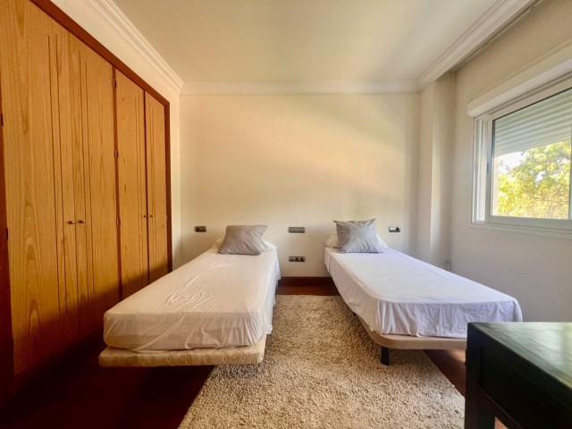 Apartamento con 2 Dormitorios  en Marbella