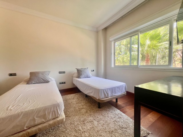 Apartamento con 2 Dormitorios  en Marbella