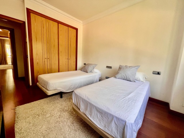 Apartamento con 2 Dormitorios  en Marbella