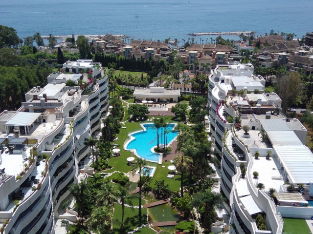 Apartamento con 2 Dormitorios  en Marbella