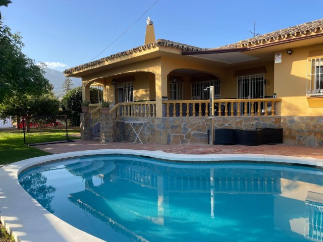 Villa con 4 Dormitorios  en Mijas