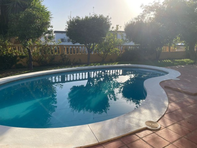 Villa con 4 Dormitorios  en Mijas