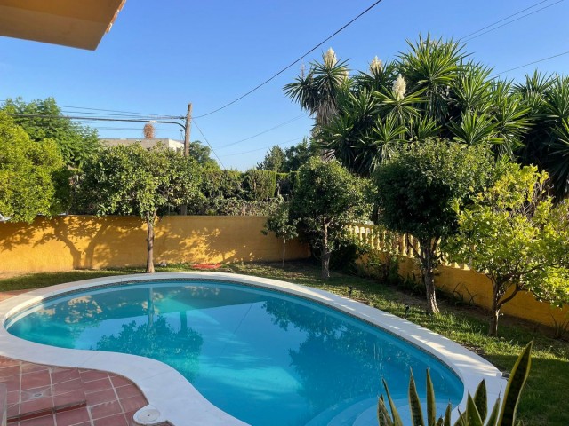 Villa con 4 Dormitorios  en Mijas