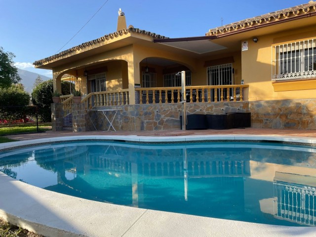 Villa con 4 Dormitorios  en Mijas