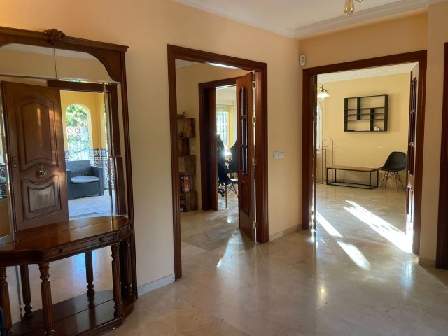Villa con 4 Dormitorios  en Mijas