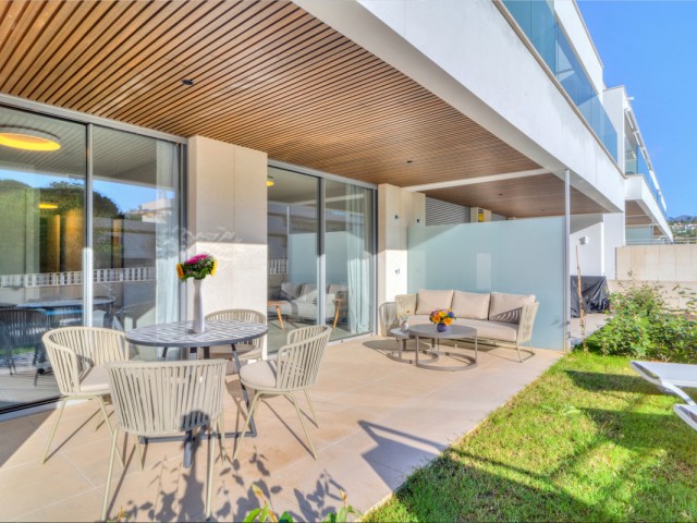 Apartamento con 2 Dormitorios  en Marbella