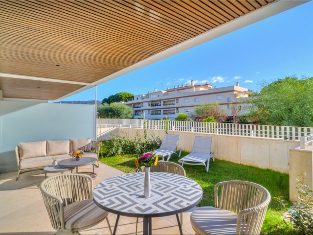 Apartamento con 2 Dormitorios  en Marbella